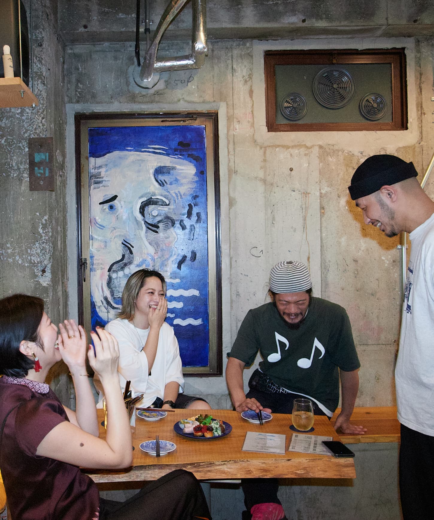 LicaxxxとTOMMYと巡った、音楽好きが集う店。